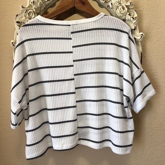 {Hollister} BACK TO SCHOOL Distressed black jeans (free top) - Picture 7 of 8